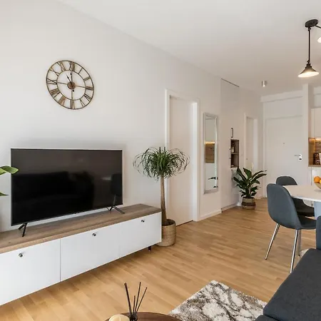 6 Islands - & Business - Free Garage Parking *