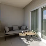 6 Islands - & Business - Free Garage Parking