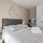 6 Islands - & Business - Free Garage Parking