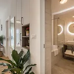 6 Islands - & Business - Free Garage Parking *