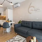 6 Islands - & Business - Free Garage Parking Split