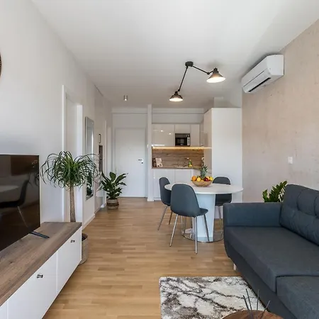 6 Islands - & Business - Free Garage Parking * Split