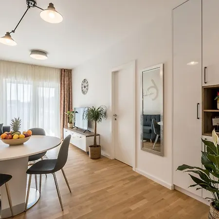 6 Islands - & Business - Free Garage Parking Spalato