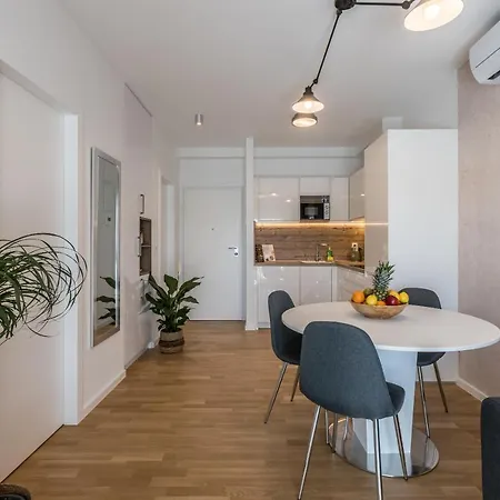 6 Islands - & Business - Free Garage Parking Spalato