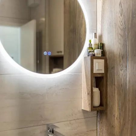 6 Islands - & Business - Free Garage Parking *