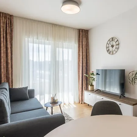 6 Islands - & Business - Free Garage Parking Spalato