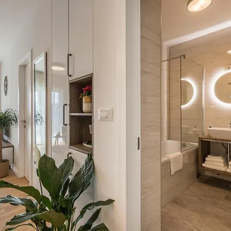 6 Islands - & Business - Free Garage Parking *