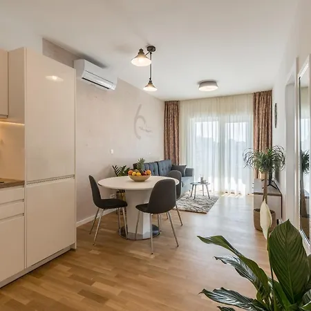 6 Islands - & Business - Free Garage Parking Apartment *