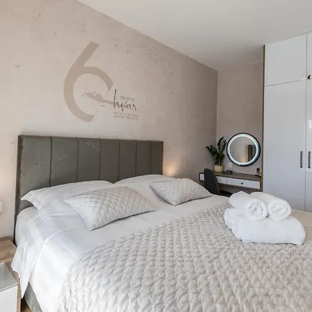 6 Islands - & Business - Free Garage Parking