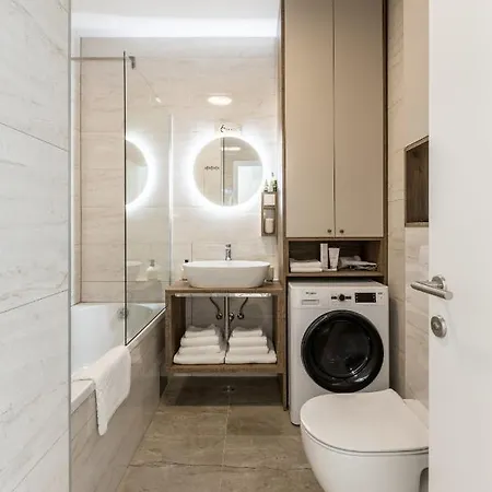 6 Islands - & Business - Free Garage Parking *